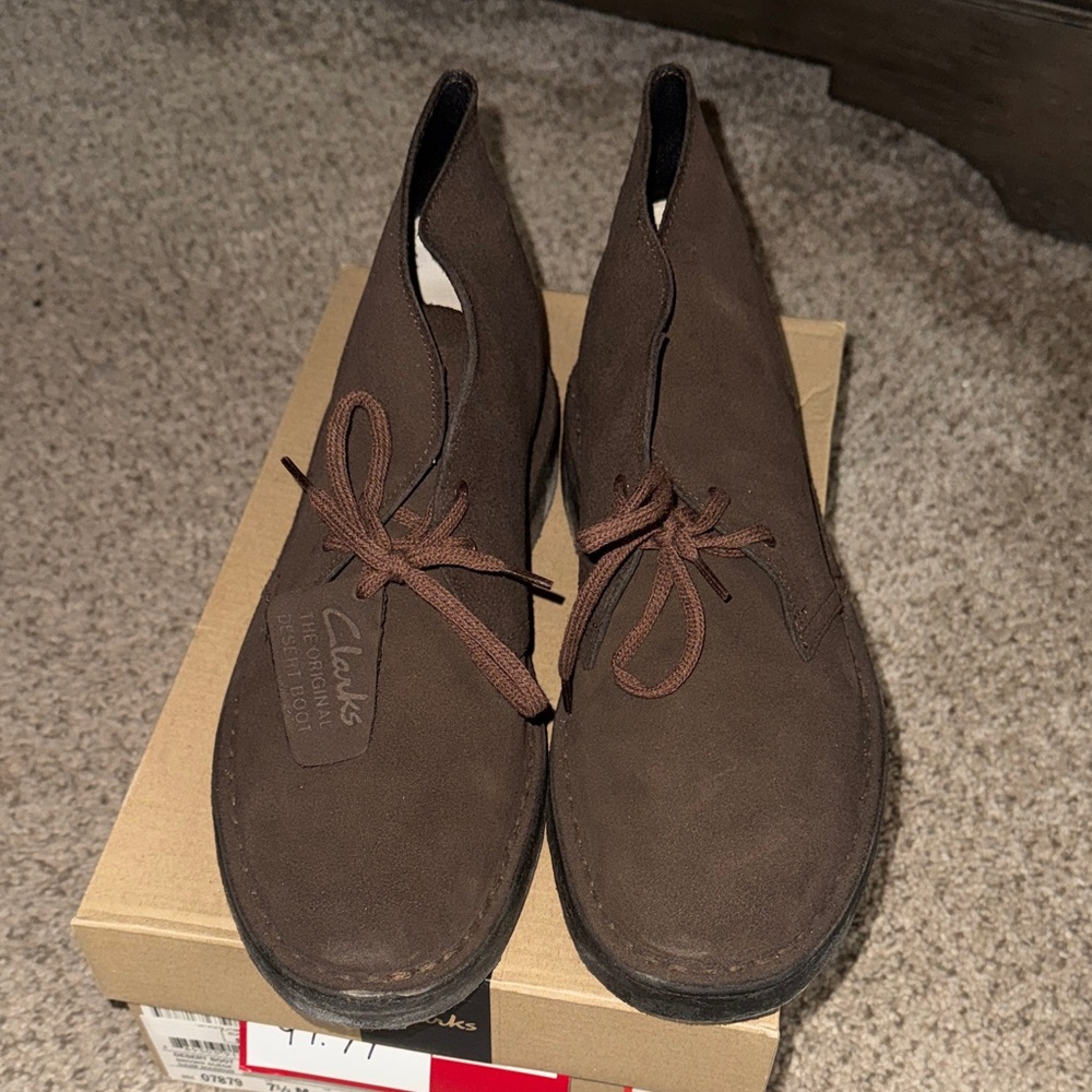 Clarks Dark Brown Suede Desert Chukka Boots – Men Size 7.5 Women Size 9